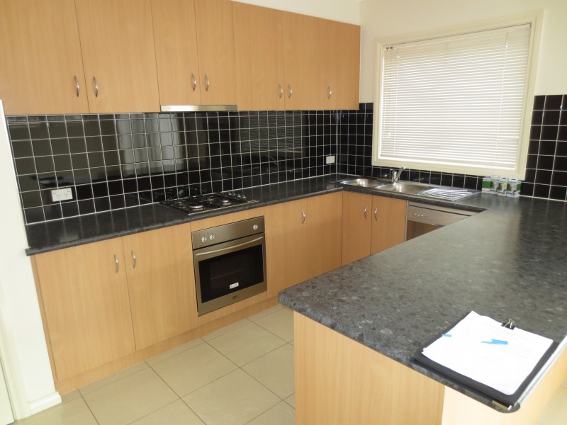 1/52 Myers Parade, Altona Meadows VIC 3028