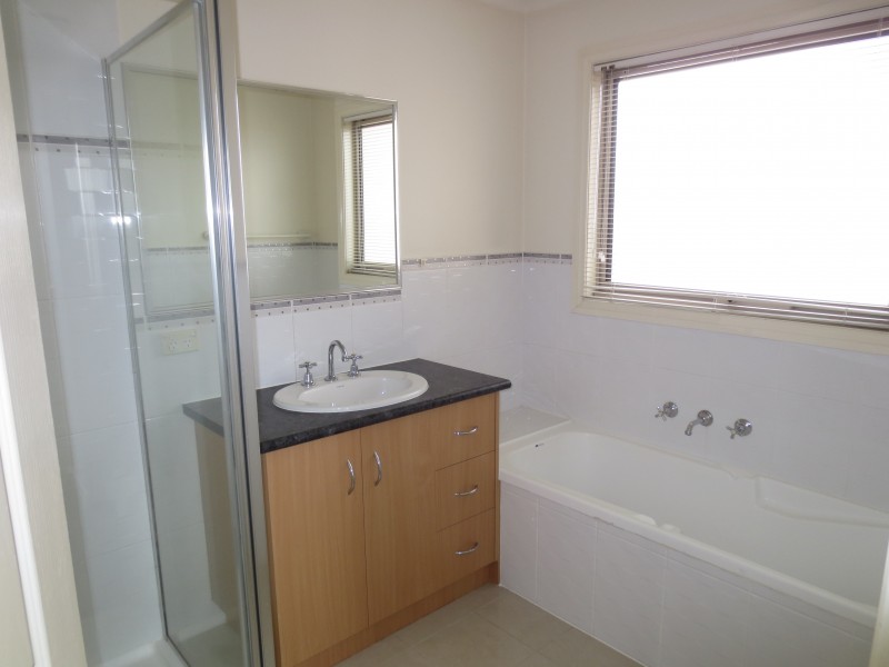 1/52 Myers Parade, Altona Meadows VIC 3028