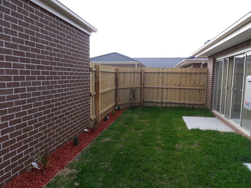 1/9-11 Walshe Court, Altona Meadows VIC 3028