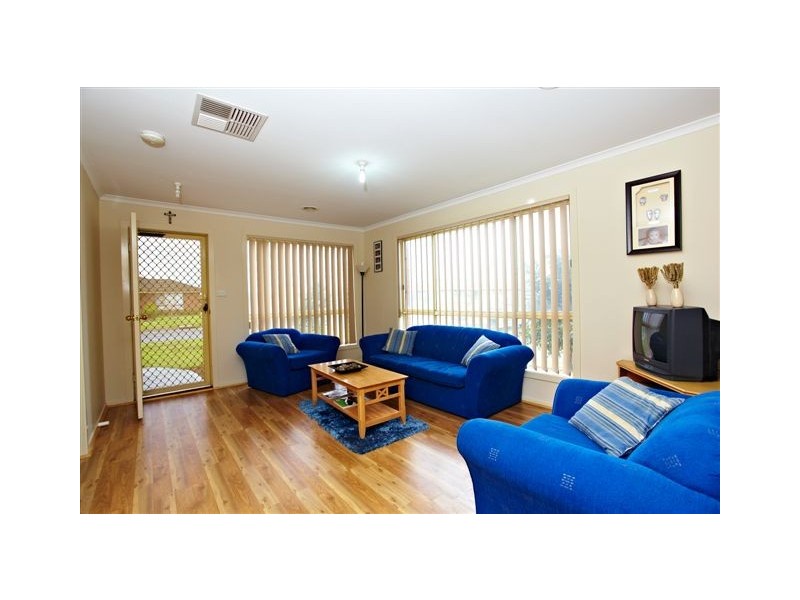 24 Lan Avenue, Altona Meadows VIC 3028