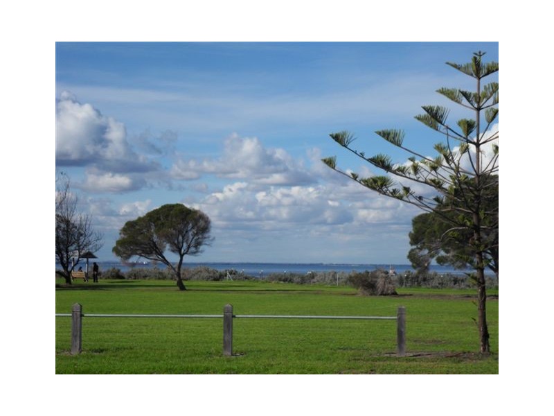 25 Beach Street, Altona VIC 3018