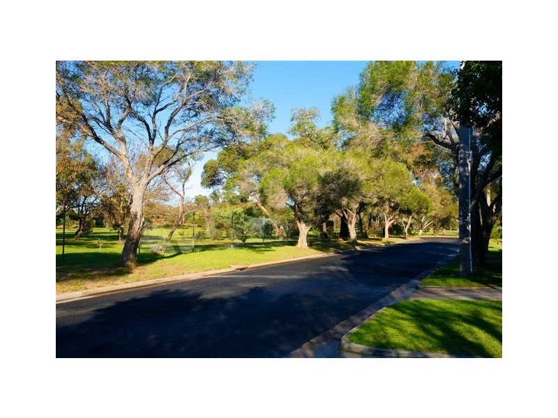 67 Bracken Grove, Altona VIC 3018
