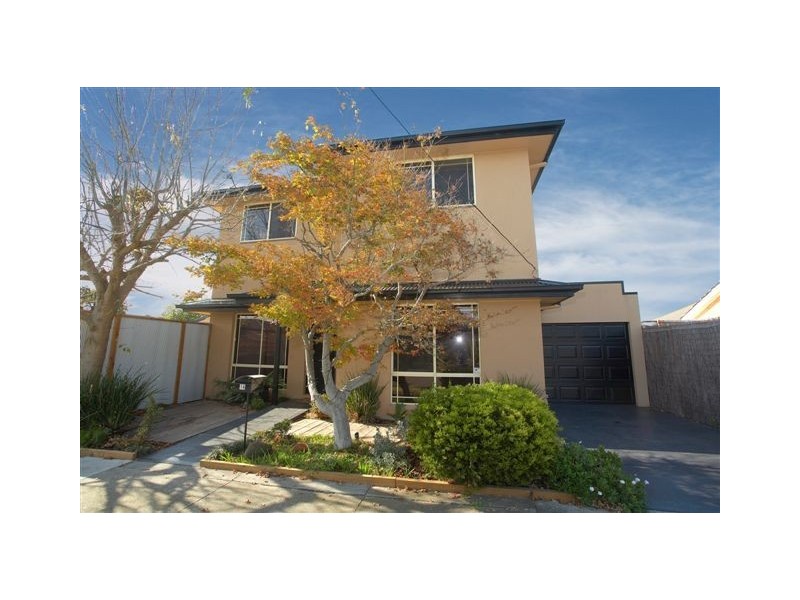 16 Bell Avenue, Altona VIC 3018