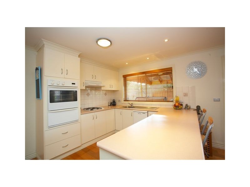 16 Bell Avenue, Altona VIC 3018