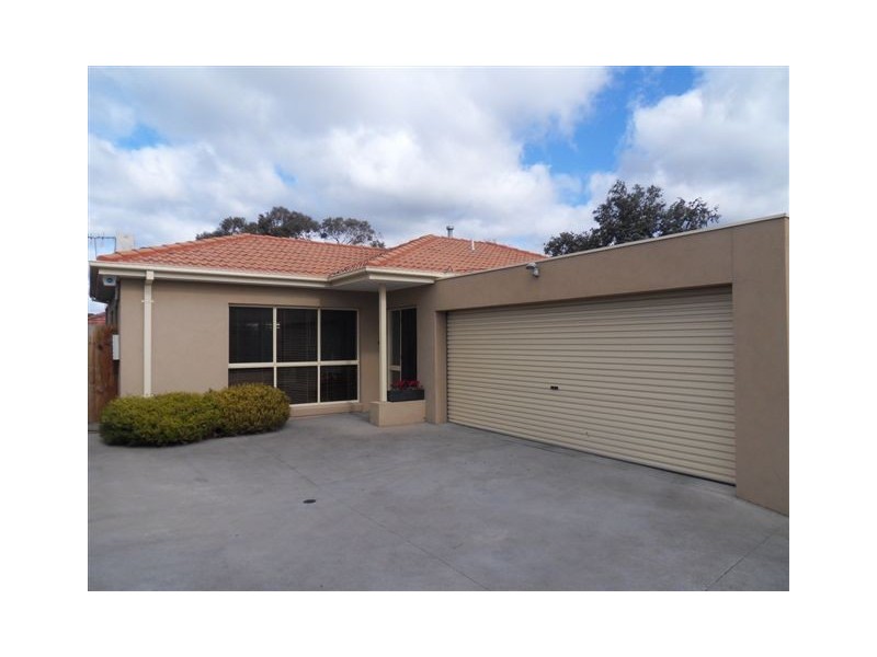 2/198 Civic Parade, Altona VIC 3018