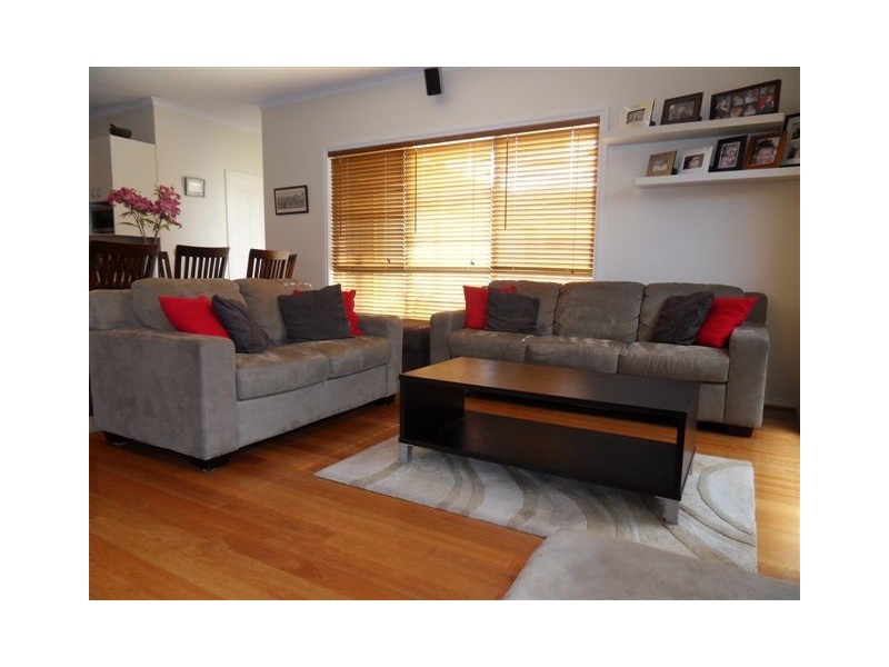 2/198 Civic Parade, Altona VIC 3018