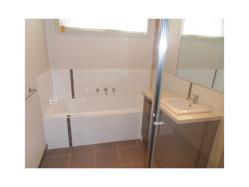 1/43 Rosala Avenue, Altona North VIC 3025