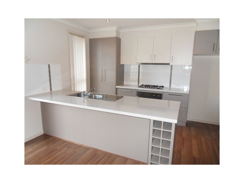 2/43 Rosala Avenue, Altona North VIC 3025