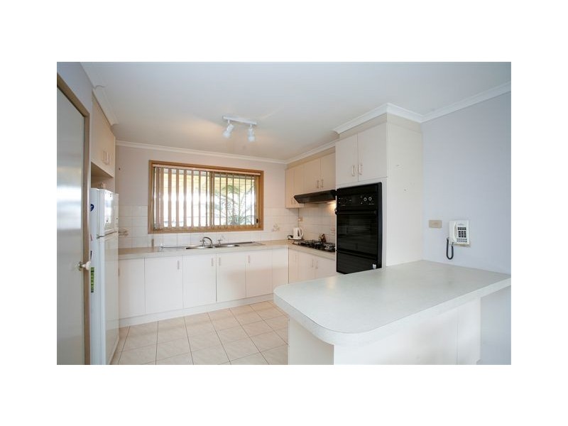 2/22 Greive Parade, Altona VIC 3018