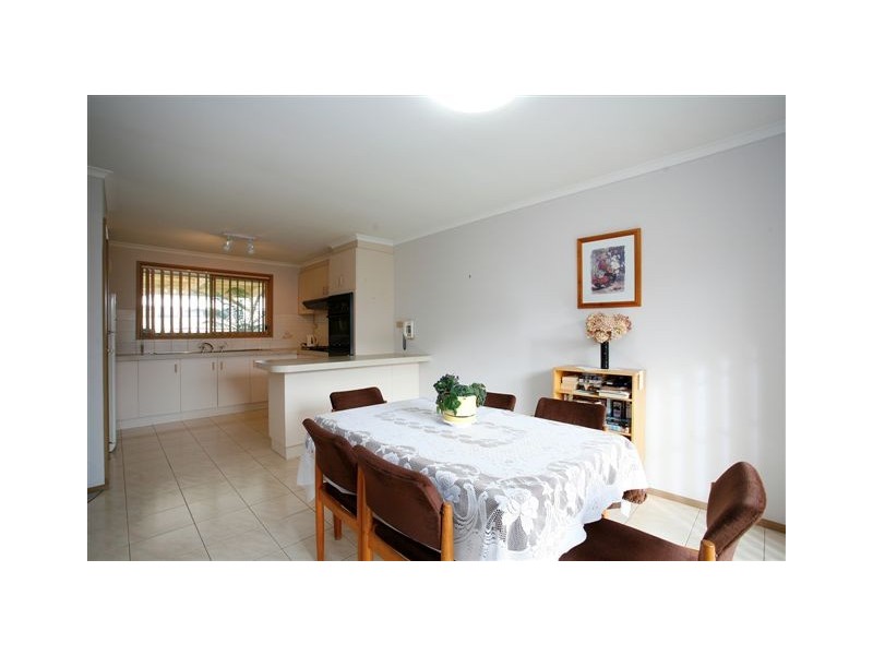 2/22 Greive Parade, Altona VIC 3018