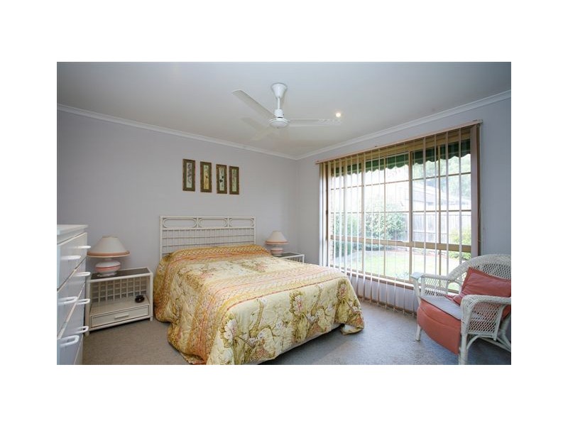 2/22 Greive Parade, Altona VIC 3018