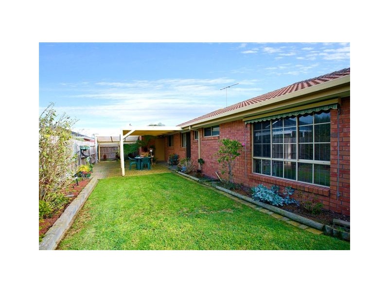 2/22 Greive Parade, Altona VIC 3018