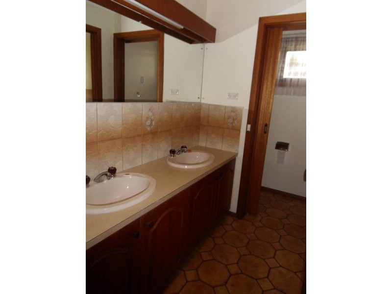 1 Roach Drive, Altona Meadows VIC 3028