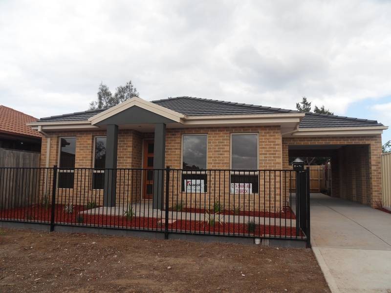 2/74 Shane Avenue, Seabrook VIC 3028