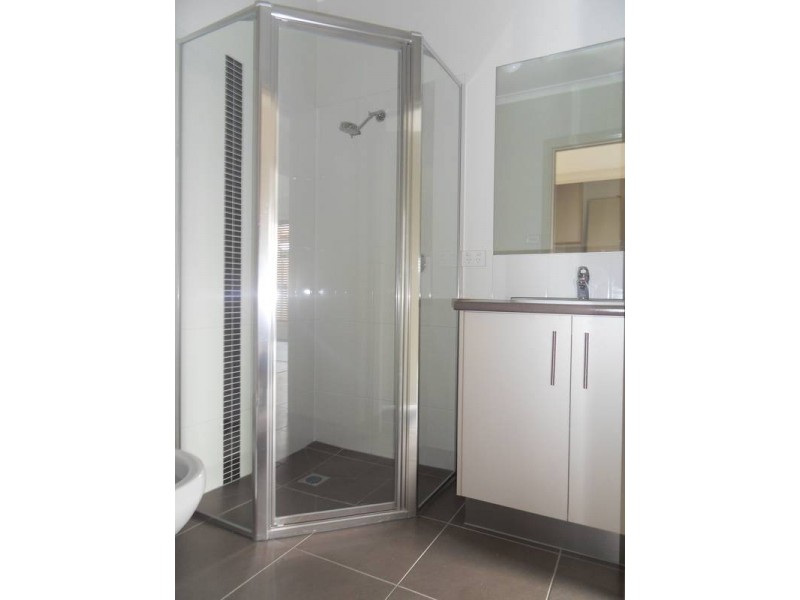 2/74 Shane Avenue, Seabrook VIC 3028