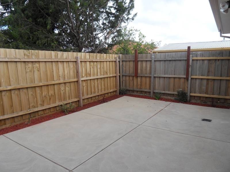 2/74 Shane Avenue, Seabrook VIC 3028