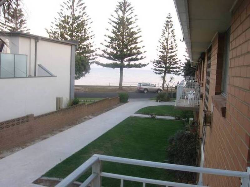 8/261 Esplanade, Altona VIC 3018