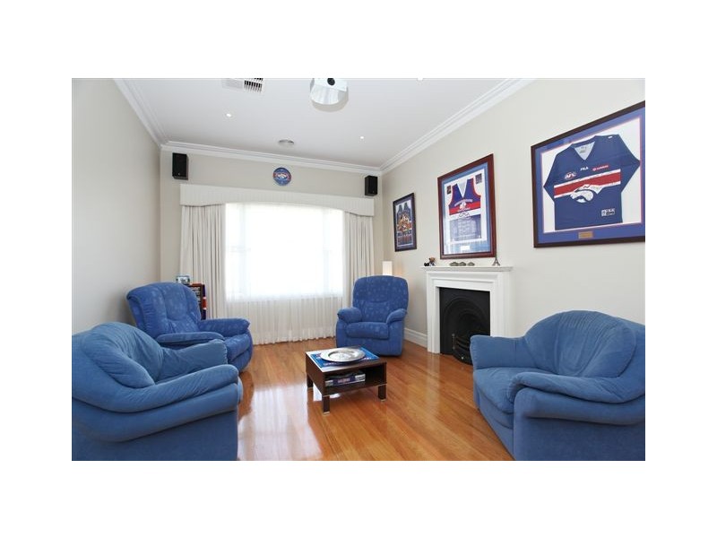 10 Waratah Street, Seaholme VIC 3018