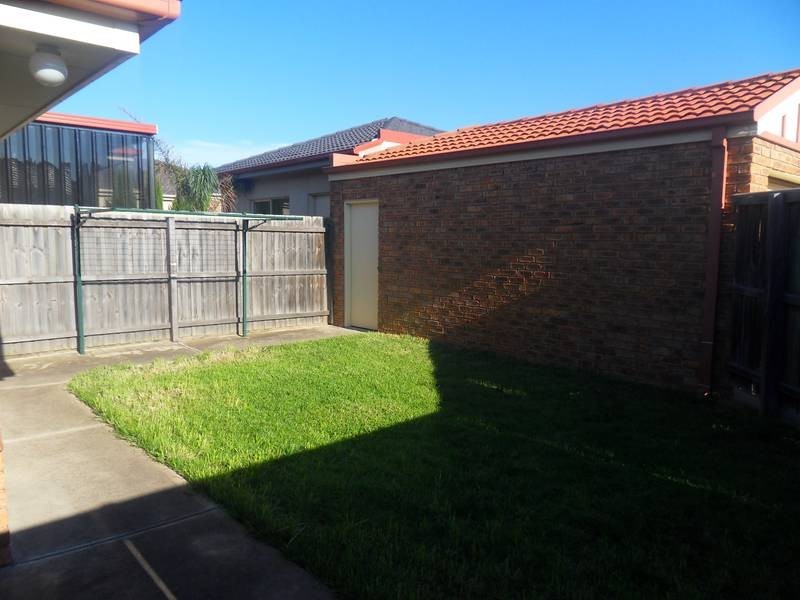 1/27 May Avenue, Altona Meadows VIC 3028