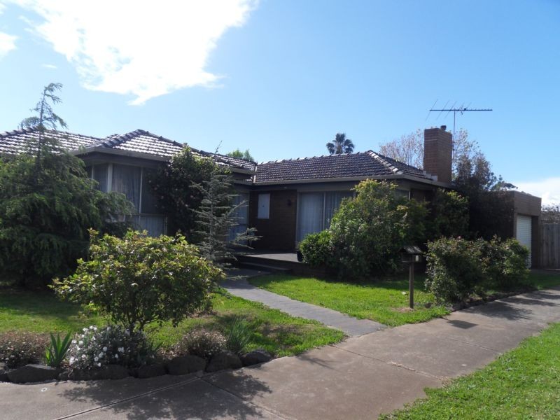 14 Chifley Avenue, Altona VIC 3018