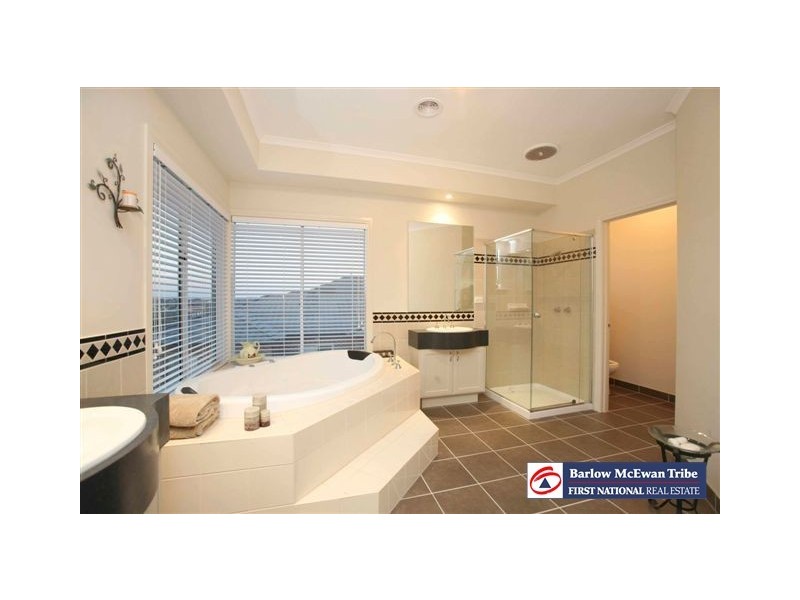 16 Gilmore Grove, Point Cook VIC 3030