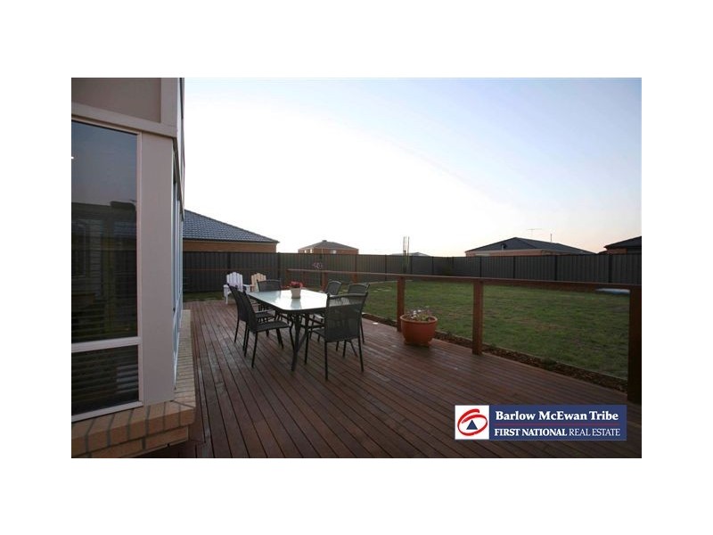 16 Gilmore Grove, Point Cook VIC 3030