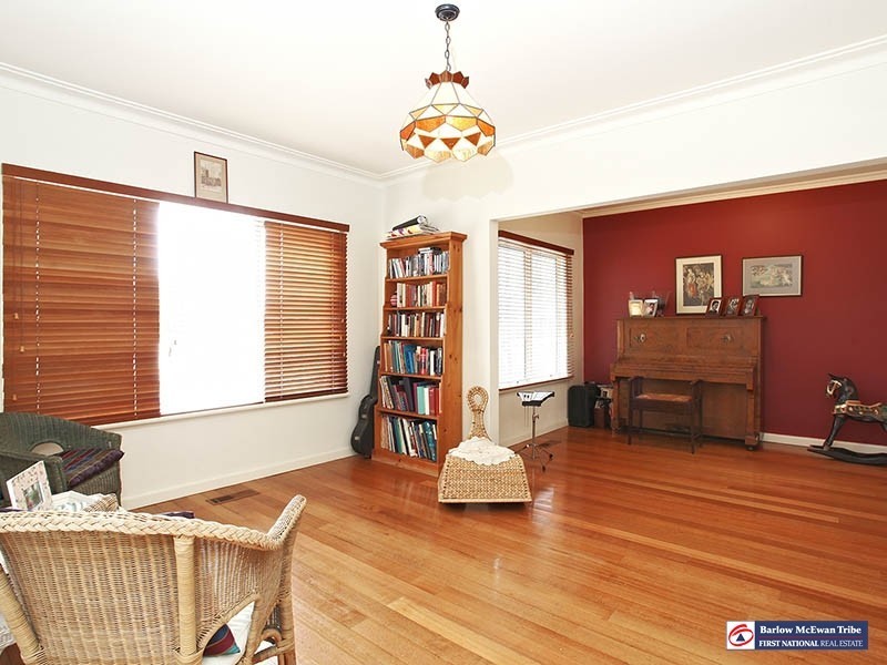 39 Myrtle Grove, Altona VIC 3018