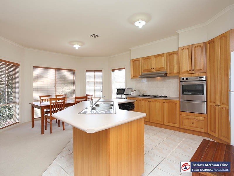 20 South Shore Avenue, Sanctuary Lakes VIC 3030