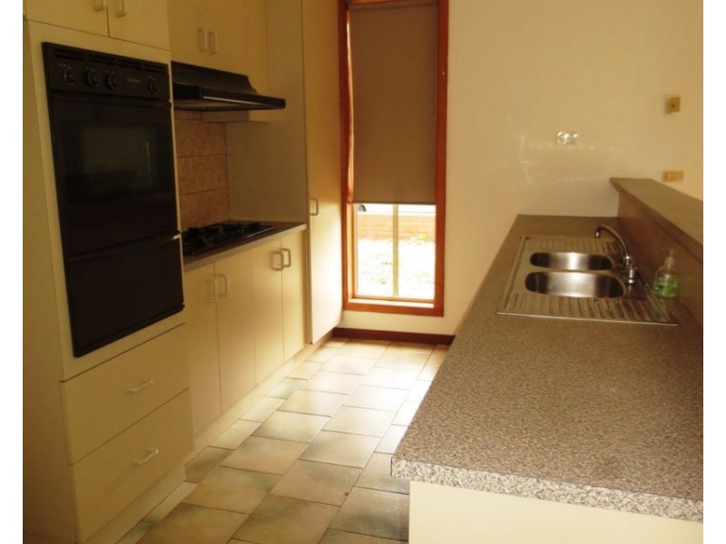 1/11 Cambridge Street, Altona VIC 3018