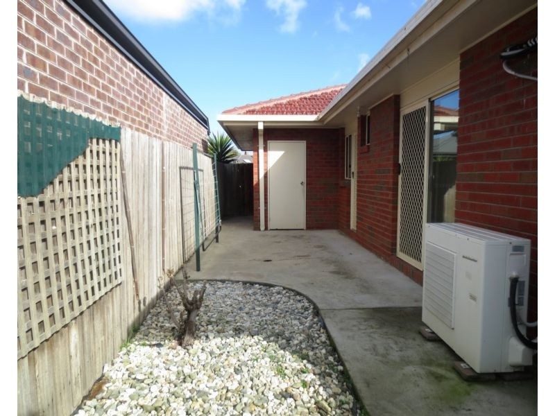 1/11 Cambridge Street, Altona VIC 3018