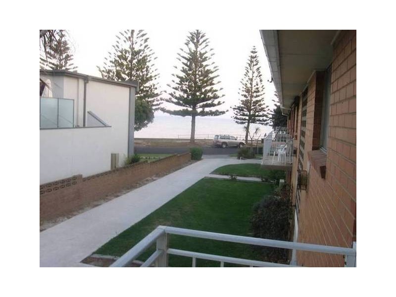 8/261 Esplanade, Altona VIC 3018