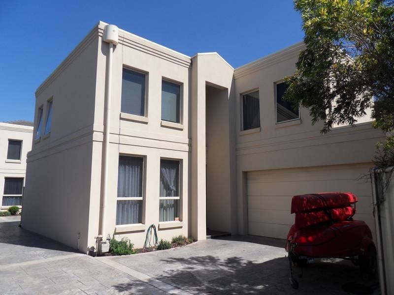 2/9 Millers Road, Altona VIC 3018