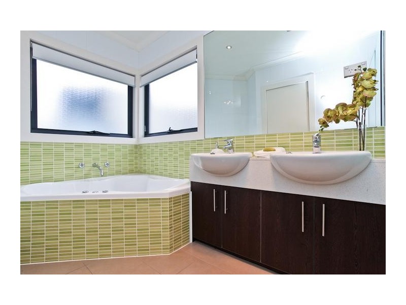 2 Seves Street, Altona VIC 3018