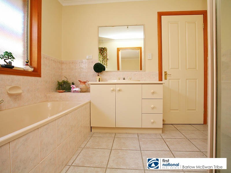 2/33 May Avenue, Altona Meadows VIC 3028