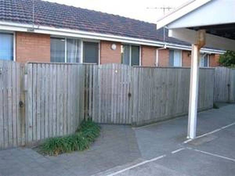 4/16 Bryan Avenue, Altona North VIC 3025