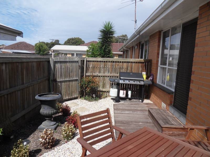 4/16 Bryan Avenue, Altona North VIC 3025