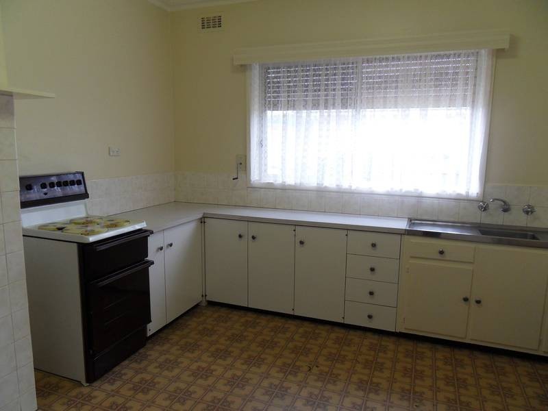 27 Cypress Avenue, Brooklyn VIC 3012