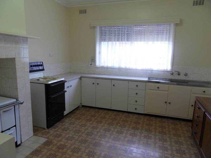 27 Cypress Avenue, Brooklyn VIC 3012