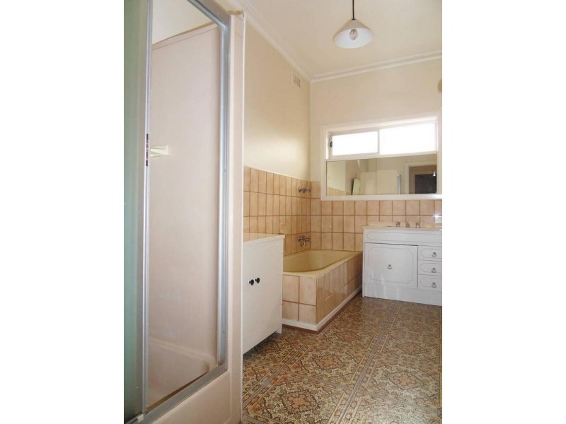 27 Cypress Avenue, Brooklyn VIC 3012