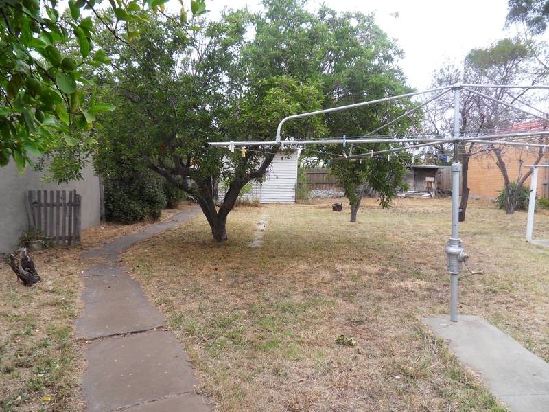 27 Cypress Avenue, Brooklyn VIC 3012