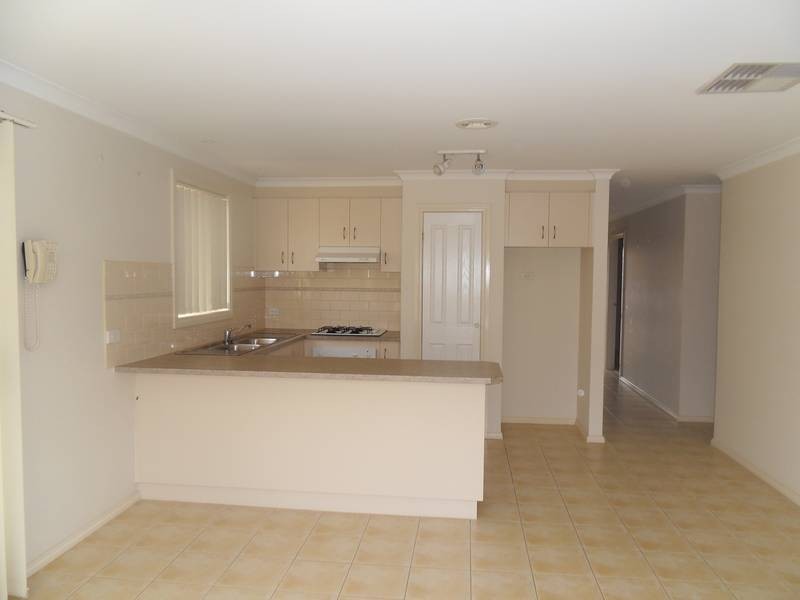 13 Lan Avenue, Altona Meadows VIC 3028