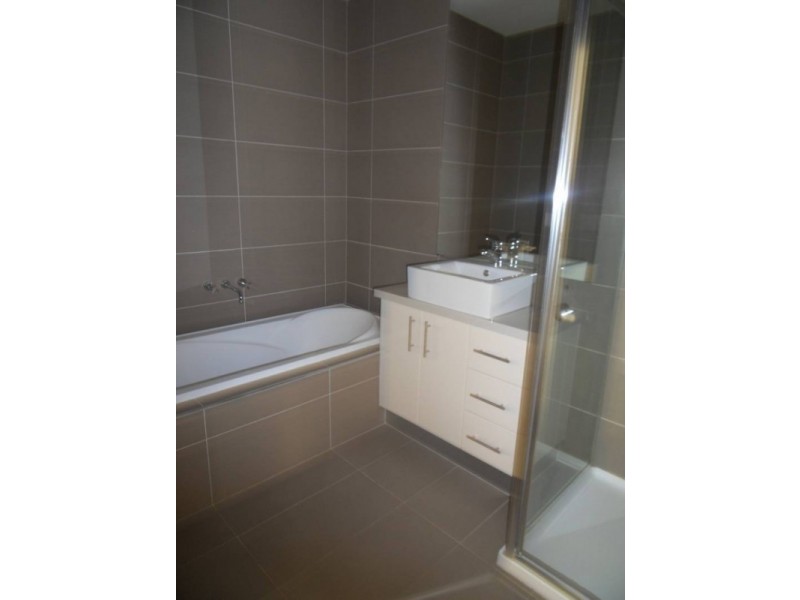 2/7 Huxtable Avenue, Altona North VIC 3025