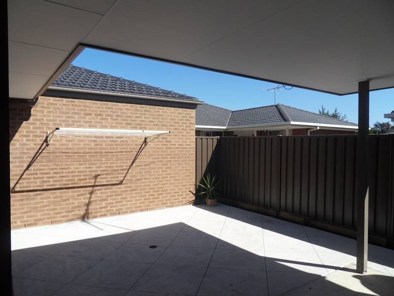 2/7 Huxtable Avenue, Altona North VIC 3025