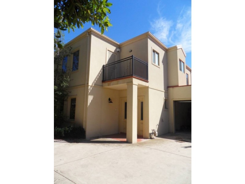 3/8 Grieve Parade, Altona VIC 3018