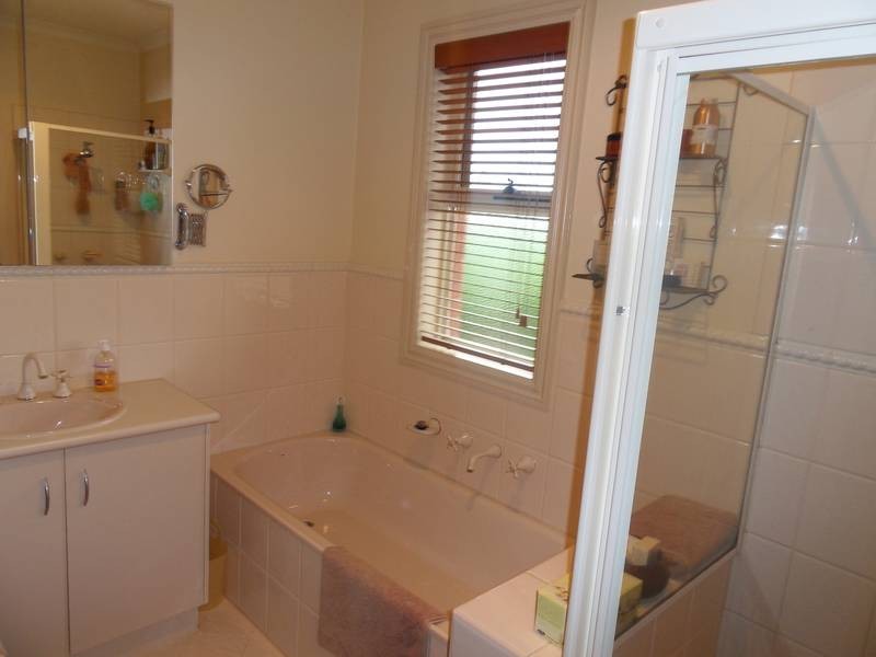 2/1 Rose Street, Altona VIC 3018