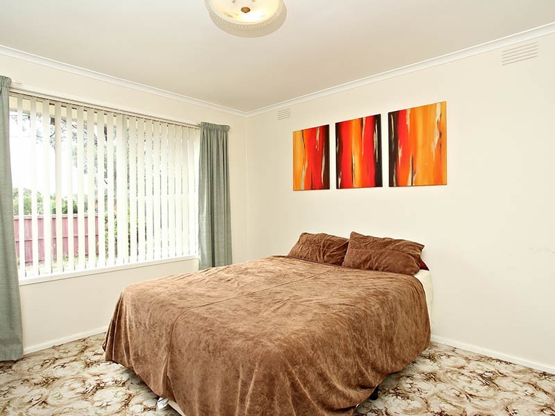 33 Hammond Street, Altona VIC 3018