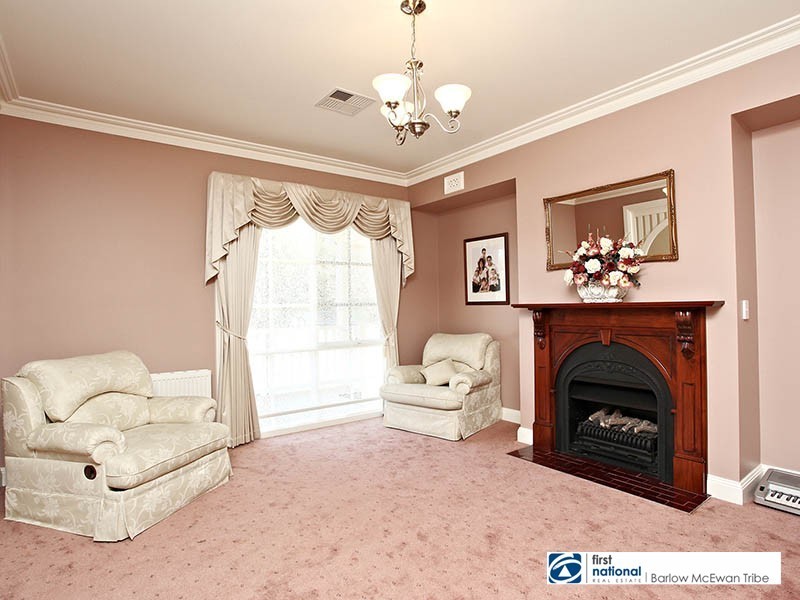 35 Myrtle Grove, Altona VIC 3018