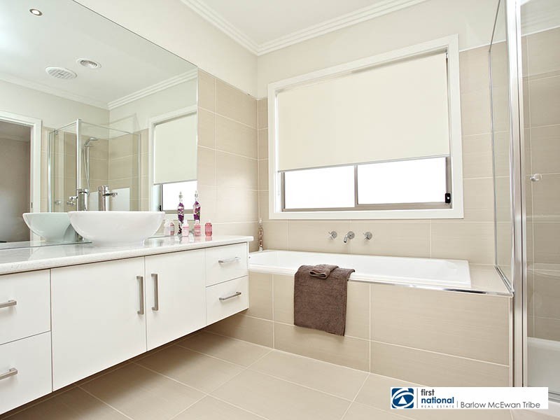 2/19 Hemsley Promenade, Point Cook VIC 3030