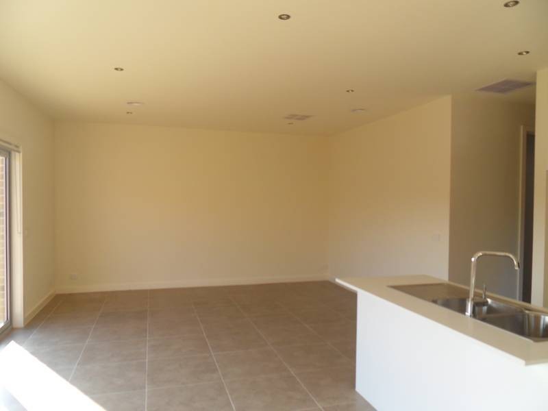 4/35 Upton Street, Altona VIC 3018