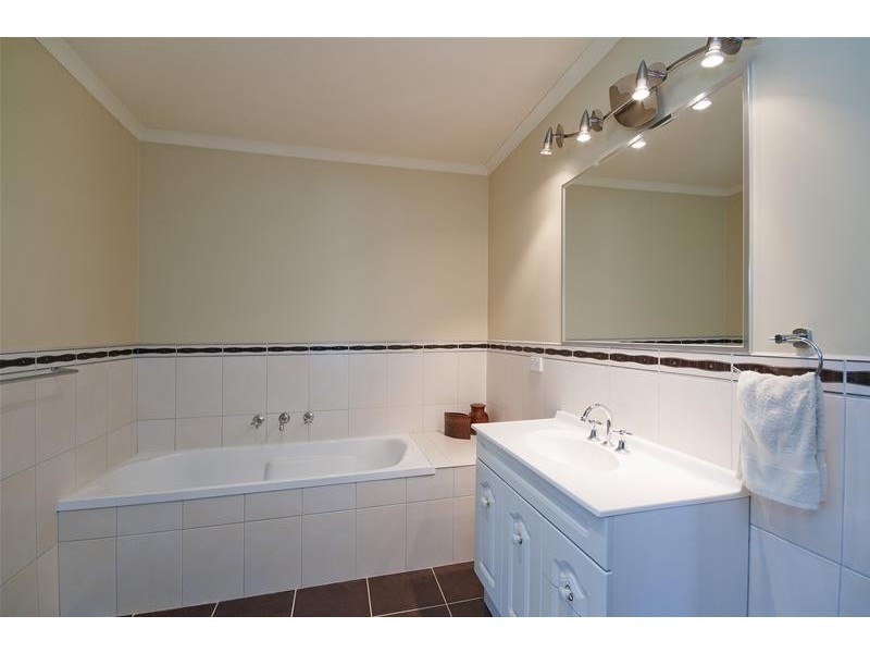 1/16 Anglia Court, Werribee VIC 3030